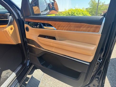 Used 2023 Jeep Grand Wagoneer Series III AWD/4WD image 11