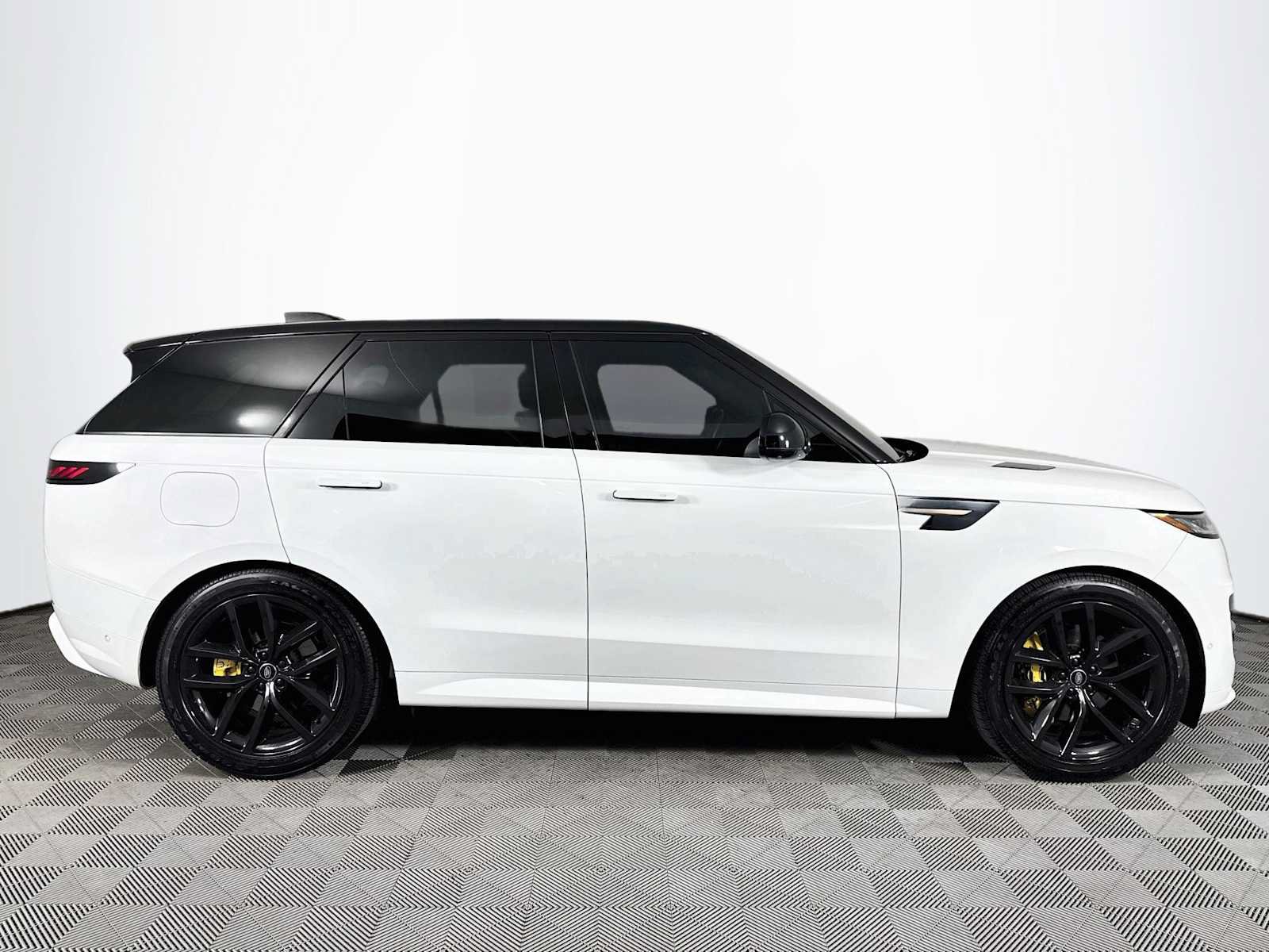 Certified 2023 Land Rover Range Rover Sport SE Dynamic AWD/4WD image 4