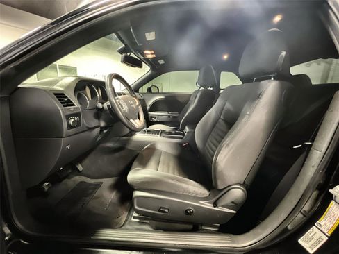 Used 2014 Dodge Challenger SXT w/ Sport Appearance Package image 10