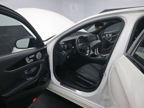 Used 2018 Mercedes-Benz E 300 4MATIC image 9