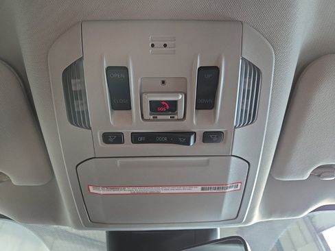 Used 2022 Toyota Highlander XLE image 31