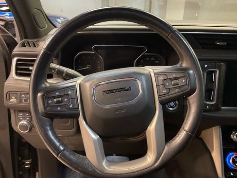 Used 2021 GMC Yukon XL Denali w/ Denali Premium Package AWD/4WD image 13