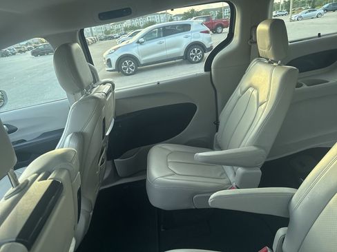 Used 2020 Chrysler Pacifica Touring-L Plus w/ Advanced Safetytec Group FWD image 13