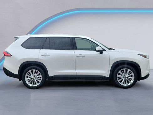 Used 2024 Toyota Grand Highlander AWD image 3