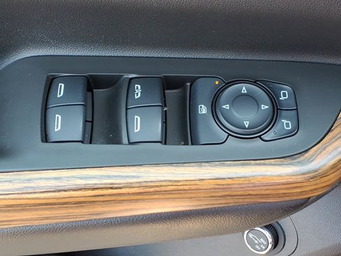 Used 2017 GMC Acadia Denali w/ Technology Package AWD/4WD image 27