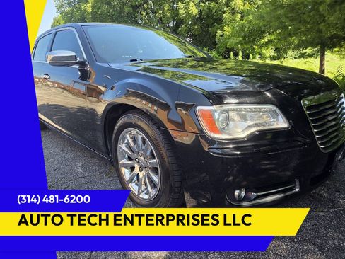 Used 2012 Chrysler 300 Limited RWD image 1