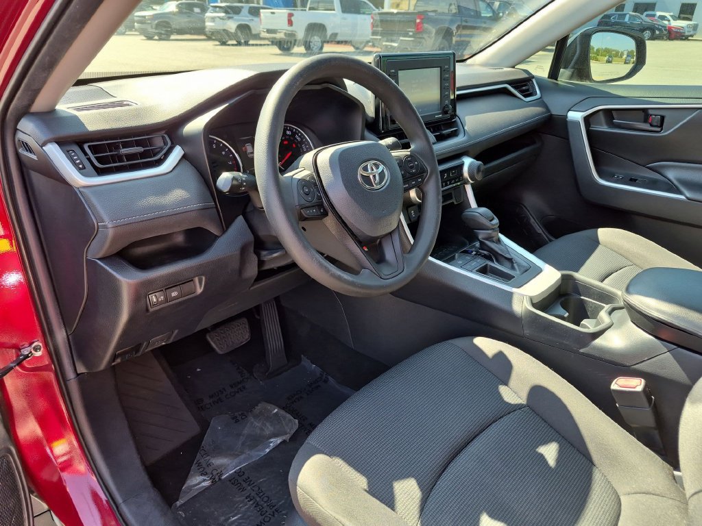 Used 2020 Toyota RAV4 LE FWD image 16