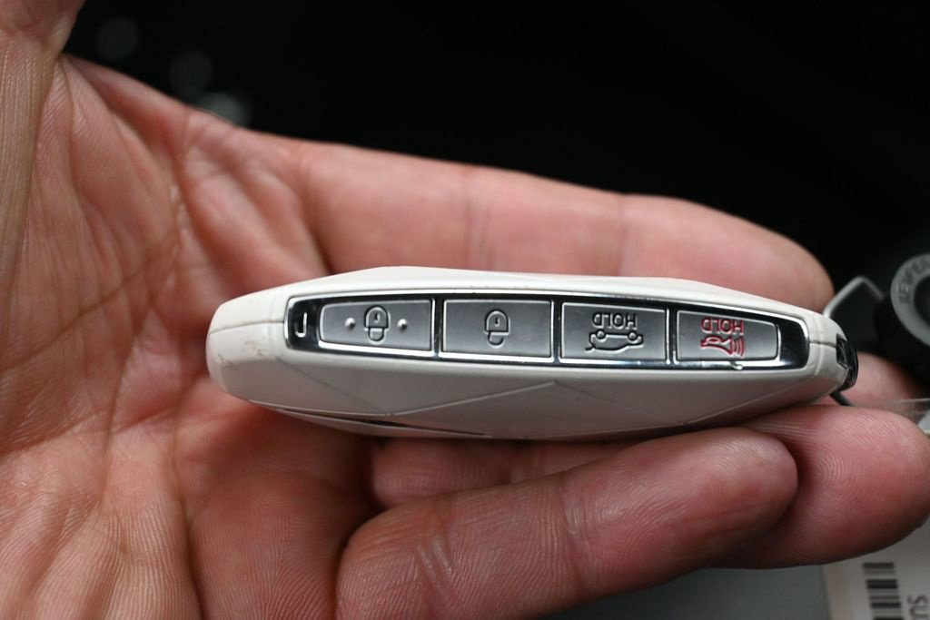 Used 2025 Genesis GV80 2.5T Standard AWD/4WD image 32
