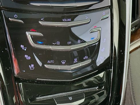 Used 2020 Cadillac Escalade Luxury w/ Escalade Sport Edition AWD/4WD image 28