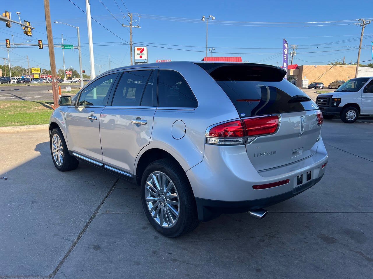 Used 2015 Lincoln MKX FWD w/ Equipment Group 101A image 5