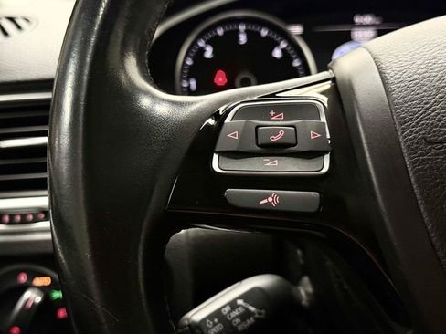 Used 2012 Volkswagen Touareg TDI AWD/4WD image 23