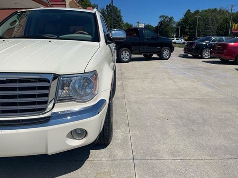 Used 2007 Chrysler Aspen Limited AWD/4WD image 4