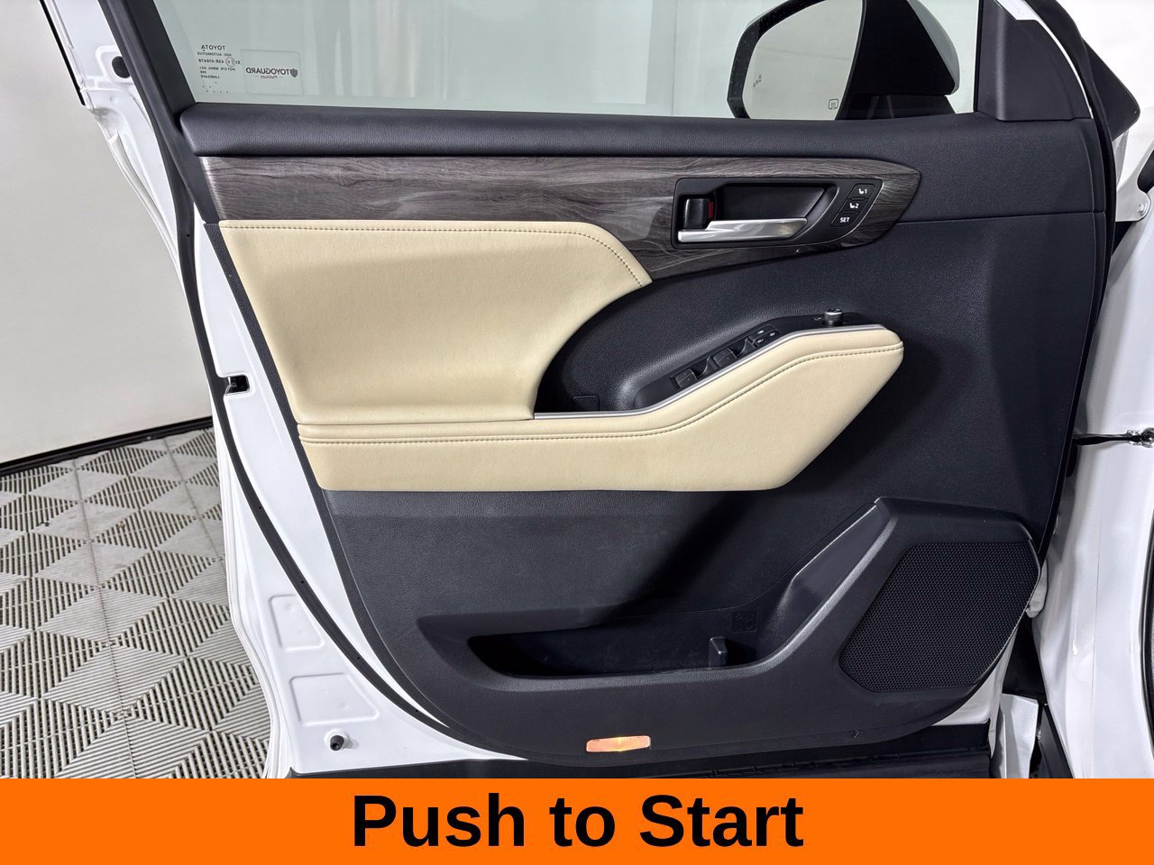 Used 2023 Toyota Highlander Limited FWD image 10