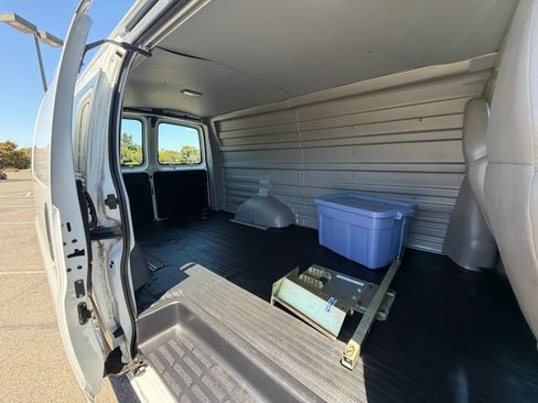 Used 2001 Chevrolet Express 3500 RWD image 17