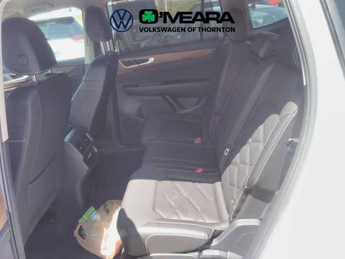 Used 2025 Volkswagen Atlas SE AWD/4WD image 7
