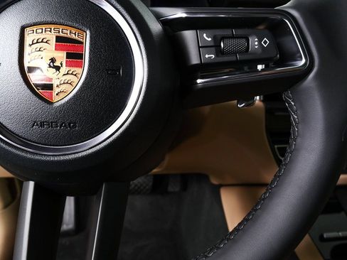 Certified 2026 Porsche Macan AWD/4WD image 11