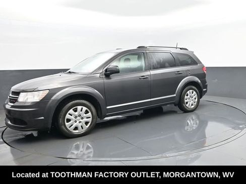 Used 2019 Dodge Journey SE FWD image 2