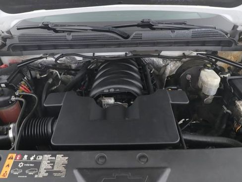 Used 2018 Chevrolet Silverado 1500 Custom w/ Custom Convenience Package AWD/4WD image 15