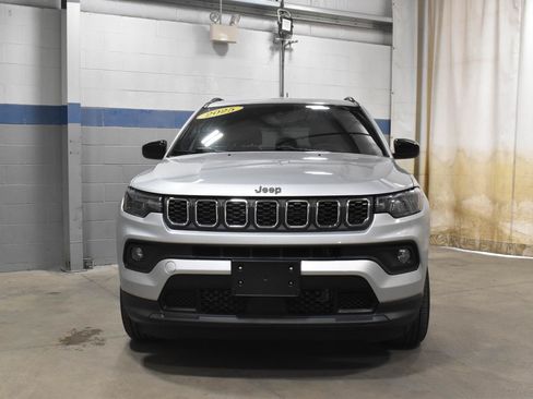 Used 2025 Jeep Compass Latitude AWD/4WD image 29