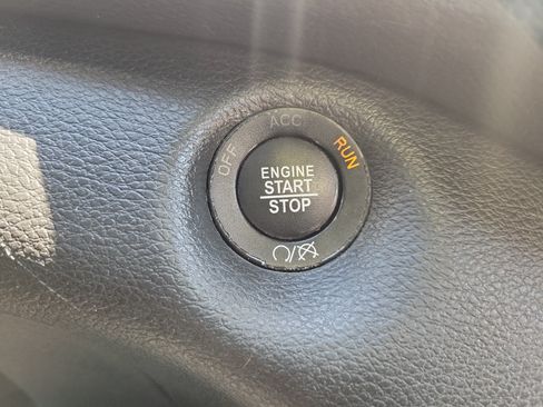 Used 2020 Jeep Cherokee Latitude Plus w/ Cold Weather Group AWD/4WD image 23
