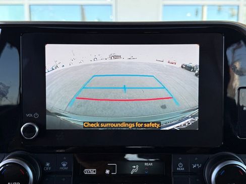 Certified 2024 Toyota Highlander XLE image 31