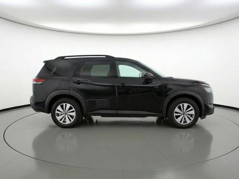 Used 2025 Nissan Pathfinder SV image 11