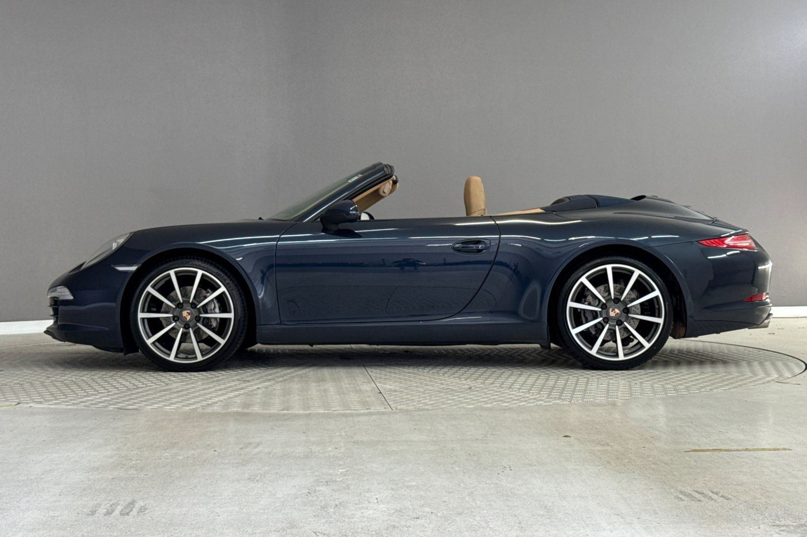 Used 2015 Porsche 911 Carrera RWD image 2