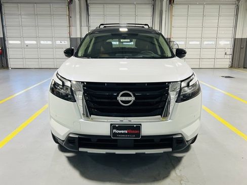 New 2025 Nissan Pathfinder Platinum image 16