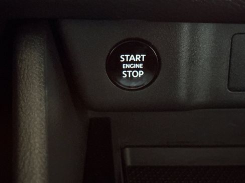 Used 2025 Nissan Rogue SV AWD/4WD image 22
