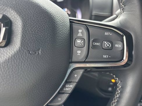 Used 2025 RAM 2500 Limited AWD/4WD image 35