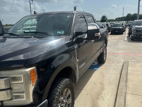 Used 2019 Ford F250 Platinum w/ Platinum Ultimate Package AWD/4WD image 3