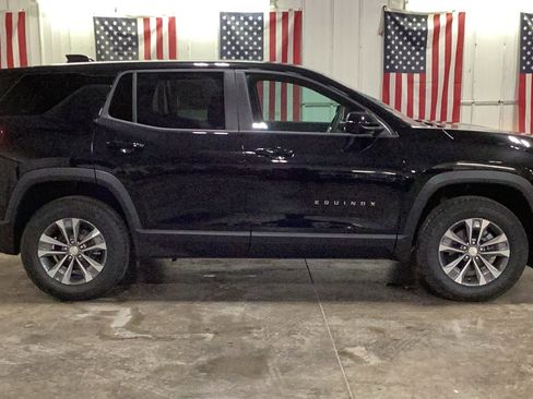 New 2026 Chevrolet Equinox LT w/ Convenience Package II AWD/4WD image 16