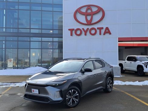 Used 2025 Toyota bZ4X AWD w/ Weather Package image 1