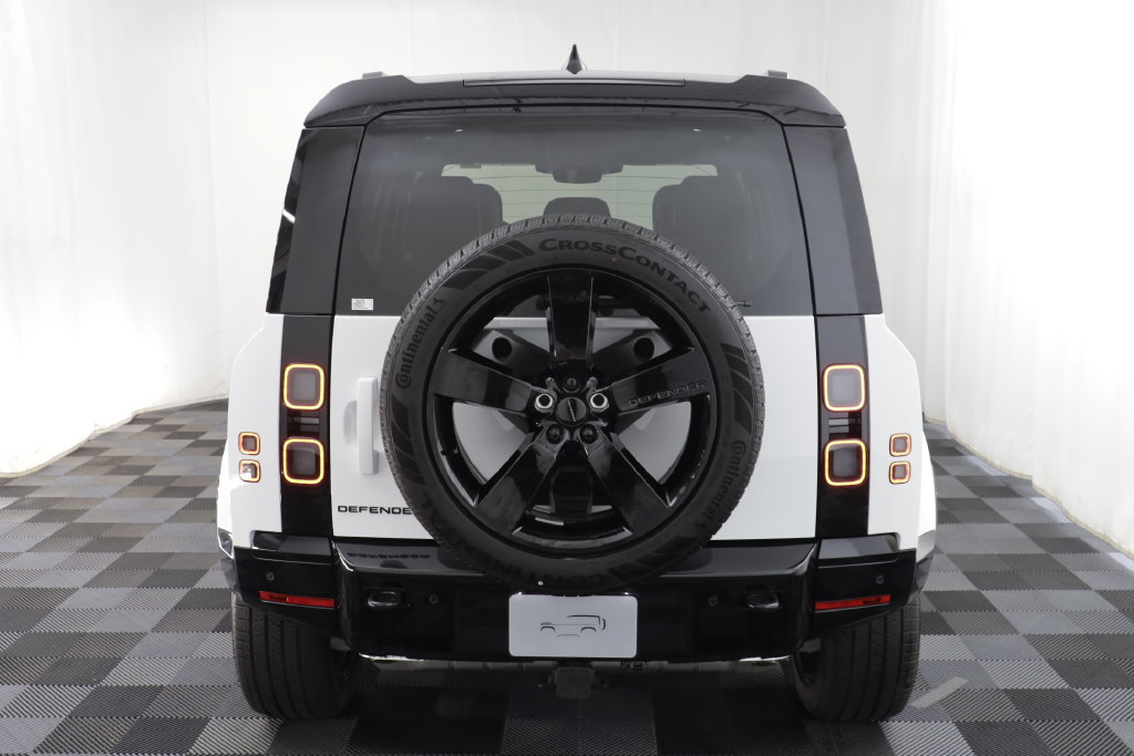 New 2026 Land Rover Defender 110 X-Dynamic SE AWD/4WD image 18