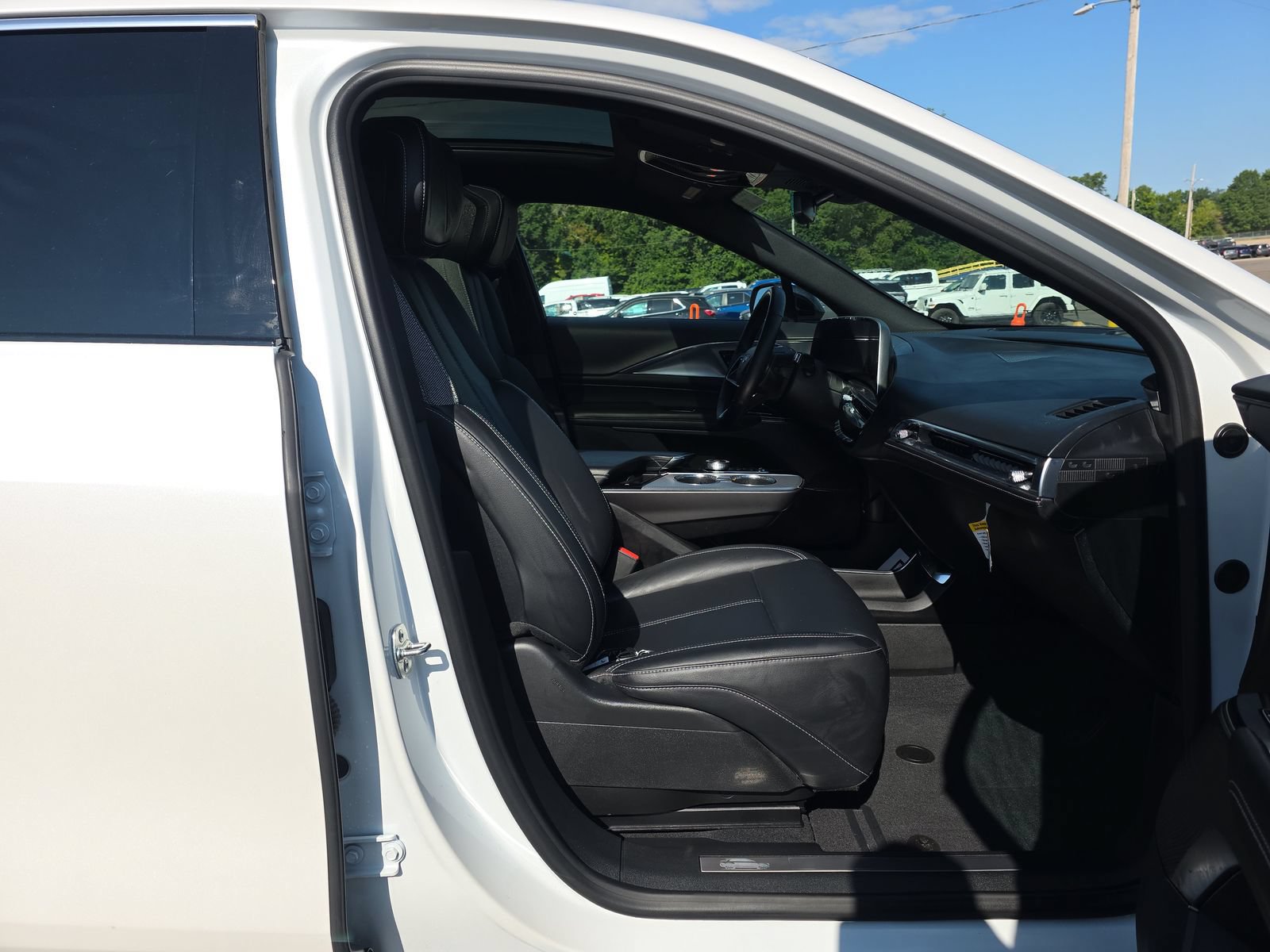 Used 2024 Cadillac Lyriq Tech RWD image 18