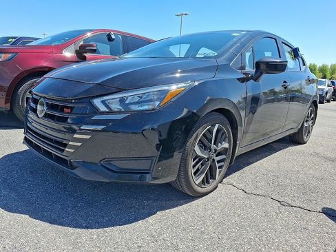 Used 2023 Nissan Versa SR w/ Trunk Package image 3