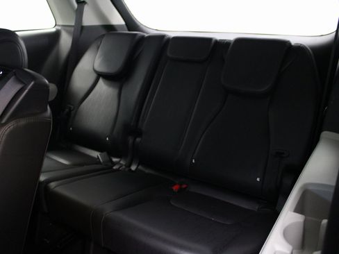 Used 2022 Kia Carnival LX image 20