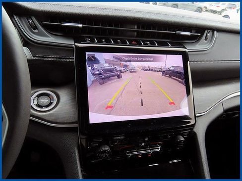 Used 2023 Jeep Grand Cherokee Limited image 20