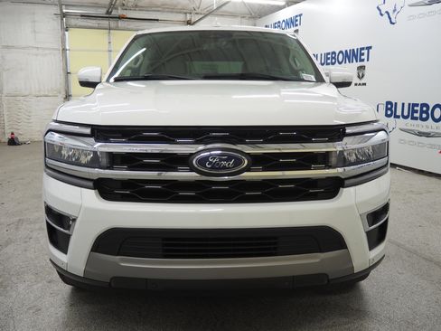Used 2024 Ford Expedition Limited image 3