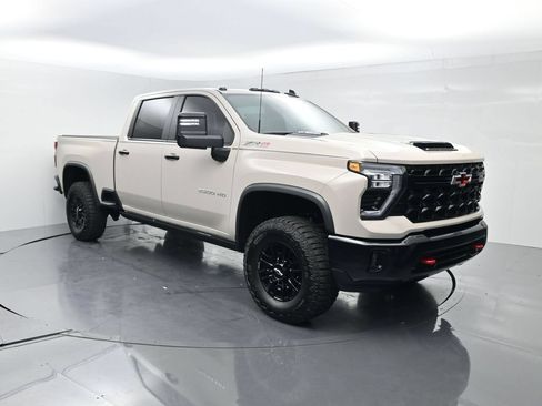 Used 2026 Chevrolet Silverado 2500 ZR2 AWD/4WD image 2