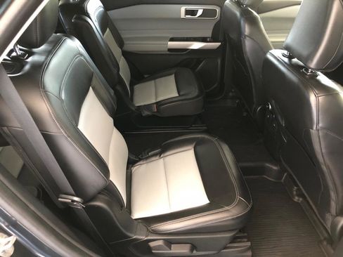 Used 2022 Ford Explorer XLT w/ Equipment Group 202A image 12