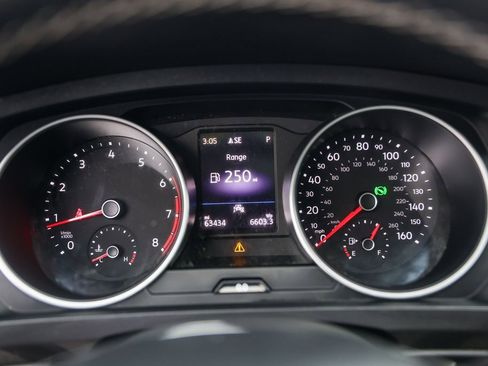 Used 2021 Volkswagen Tiguan SE w/ Panoramic Sunroof Package image 11