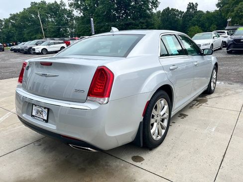 Used 2020 Chrysler 300 Touring L w/ Value Package AWD/4WD image 8