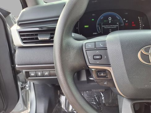 Used 2025 Toyota Camry XLE image 11