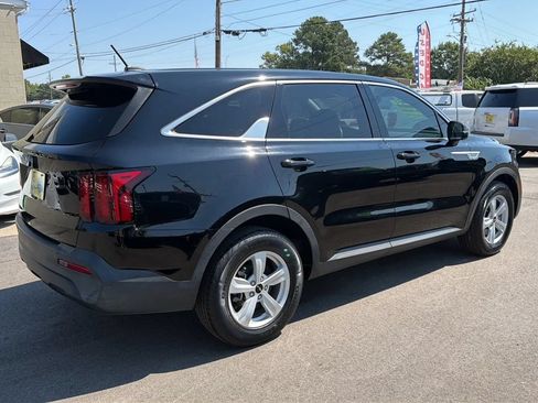 Used 2023 Kia Sorento LX FWD image 5