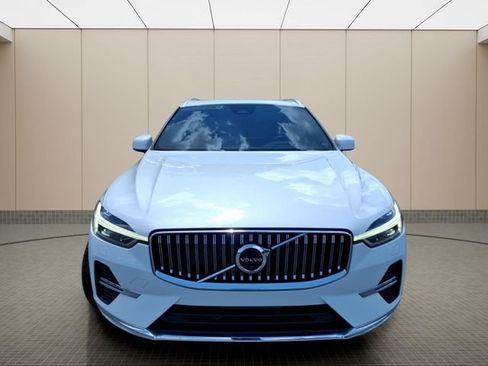 Used 2023 Volvo XC60 B5 Plus w/ Climate Package AWD/4WD image 4