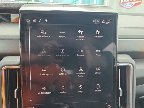 Used 2025 GMC Yukon XL Denali w/ Sun & Power Step Package image 21