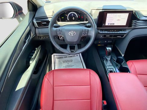 Used 2025 Toyota Camry LE w/ Convenience Package image 16