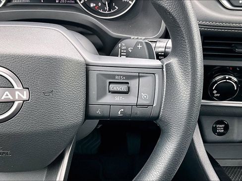 Used 2025 Nissan Rogue S FWD image 15
