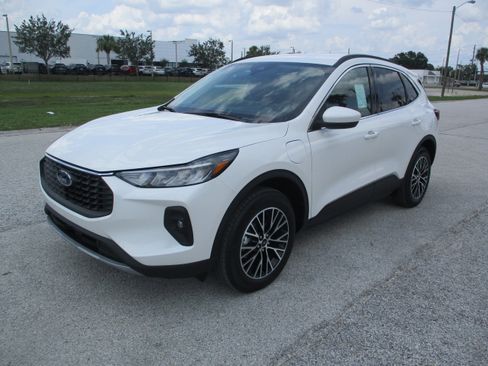 New 2025 Ford Escape SE image 3